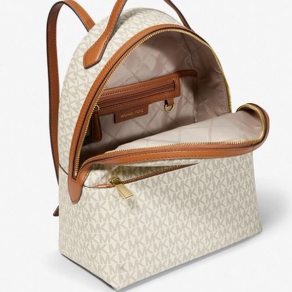 Michael Kors Womens Valerie Medium Logo Backpack 30F2G9VB2B-149 (Vanilla)
NWT - Picture 3 of 16